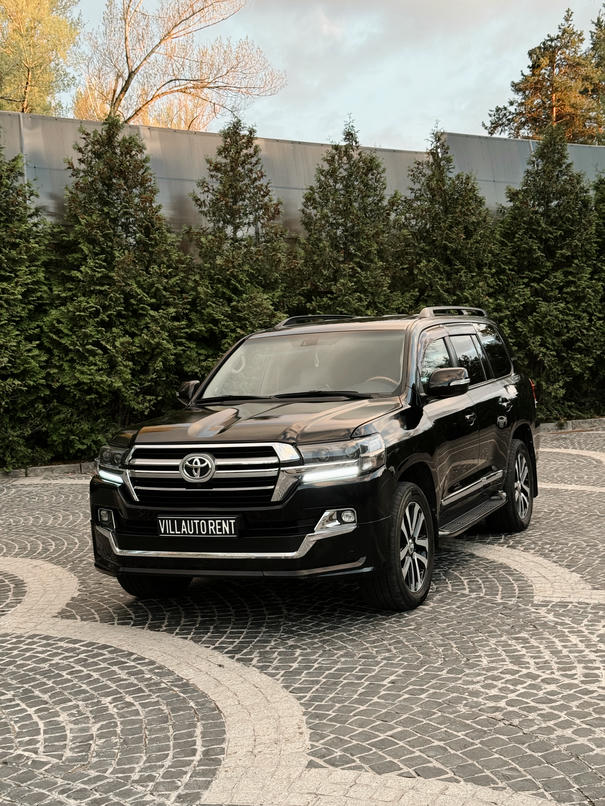 TOYOTA Land Cruiser 200